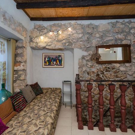 Under Ancient Roofs Vrbnik Apartment Екстериор снимка