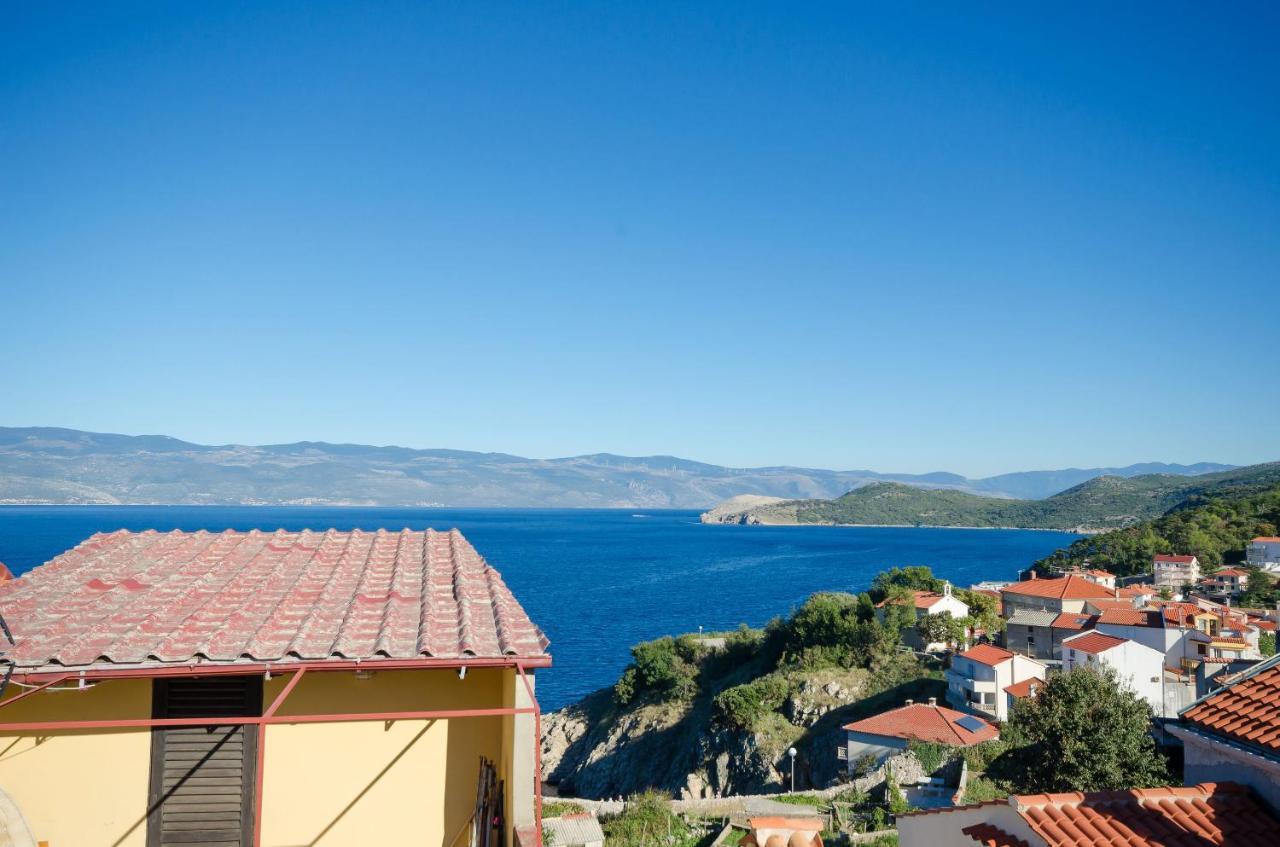 Under Ancient Roofs Vrbnik Apartment Екстериор снимка