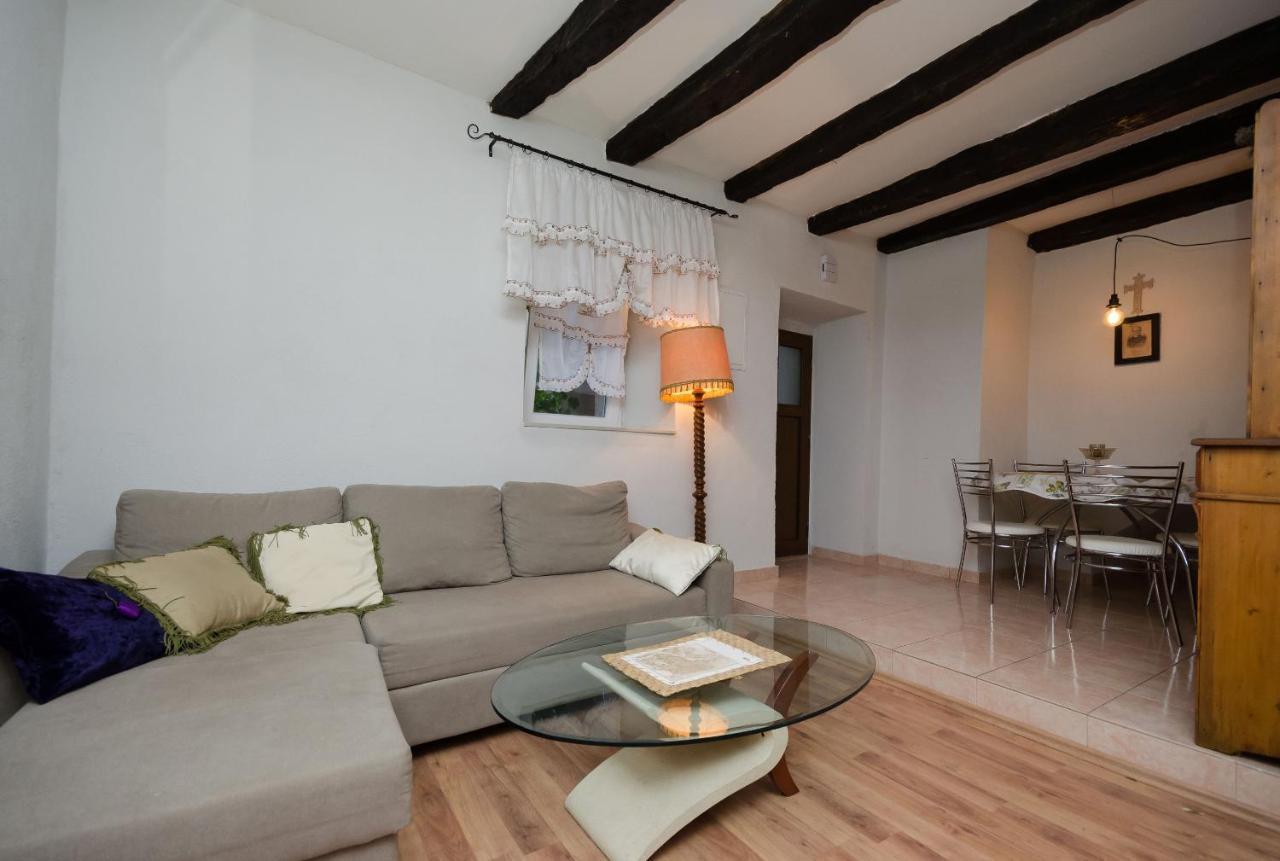 Under Ancient Roofs Vrbnik Apartment Екстериор снимка