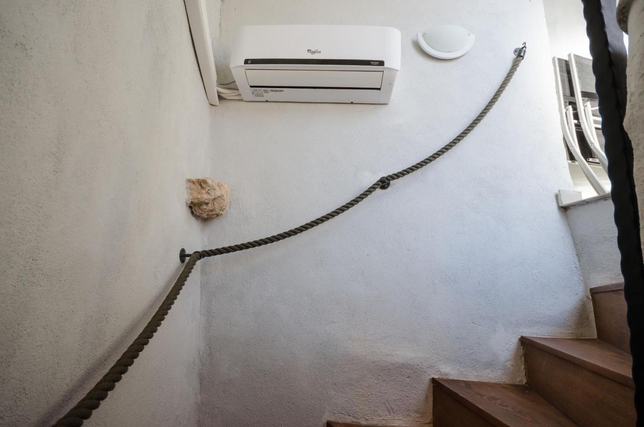 Under Ancient Roofs Vrbnik Apartment Екстериор снимка