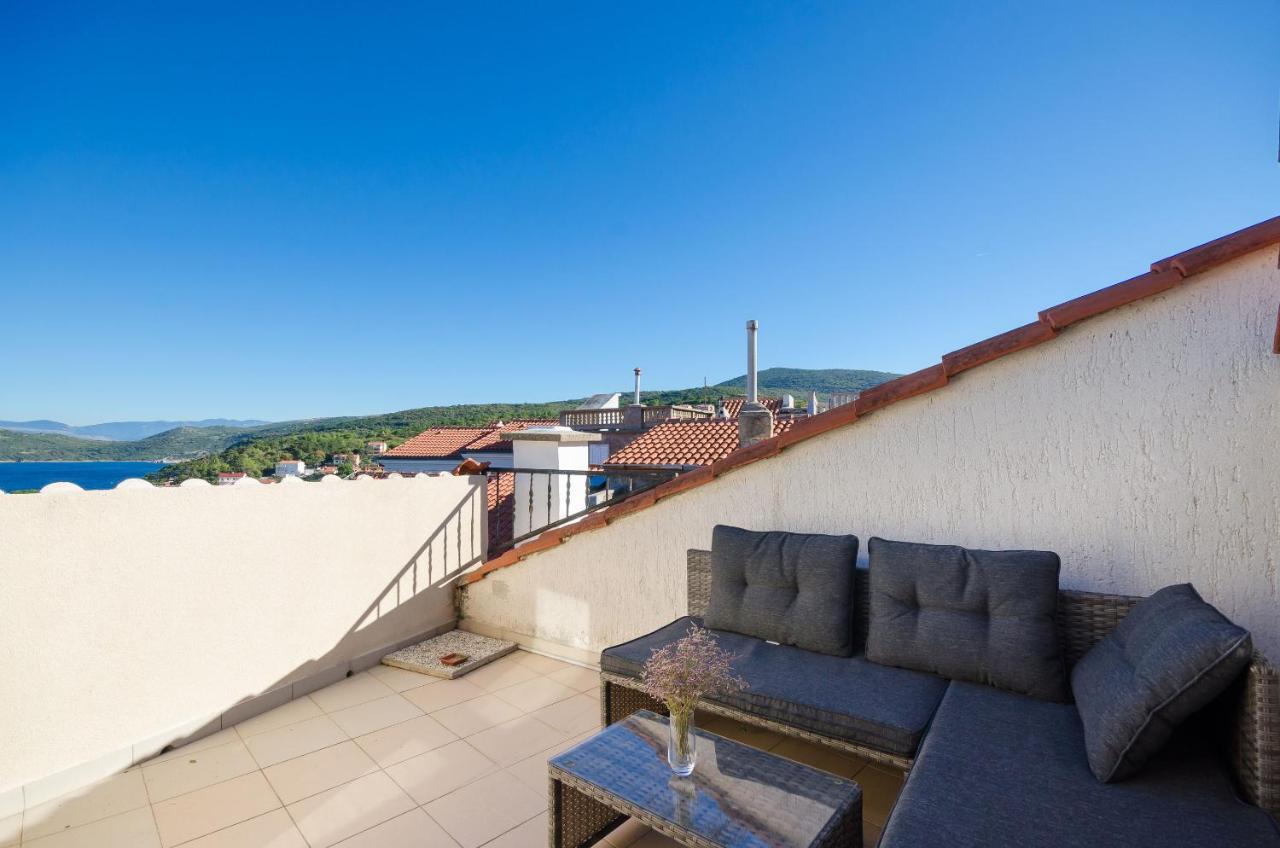 Under Ancient Roofs Vrbnik Apartment Екстериор снимка