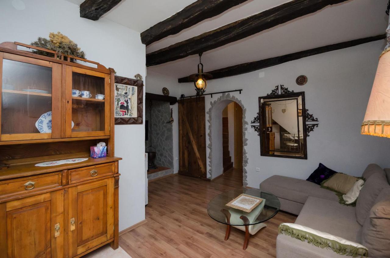 Under Ancient Roofs Vrbnik Apartment Екстериор снимка