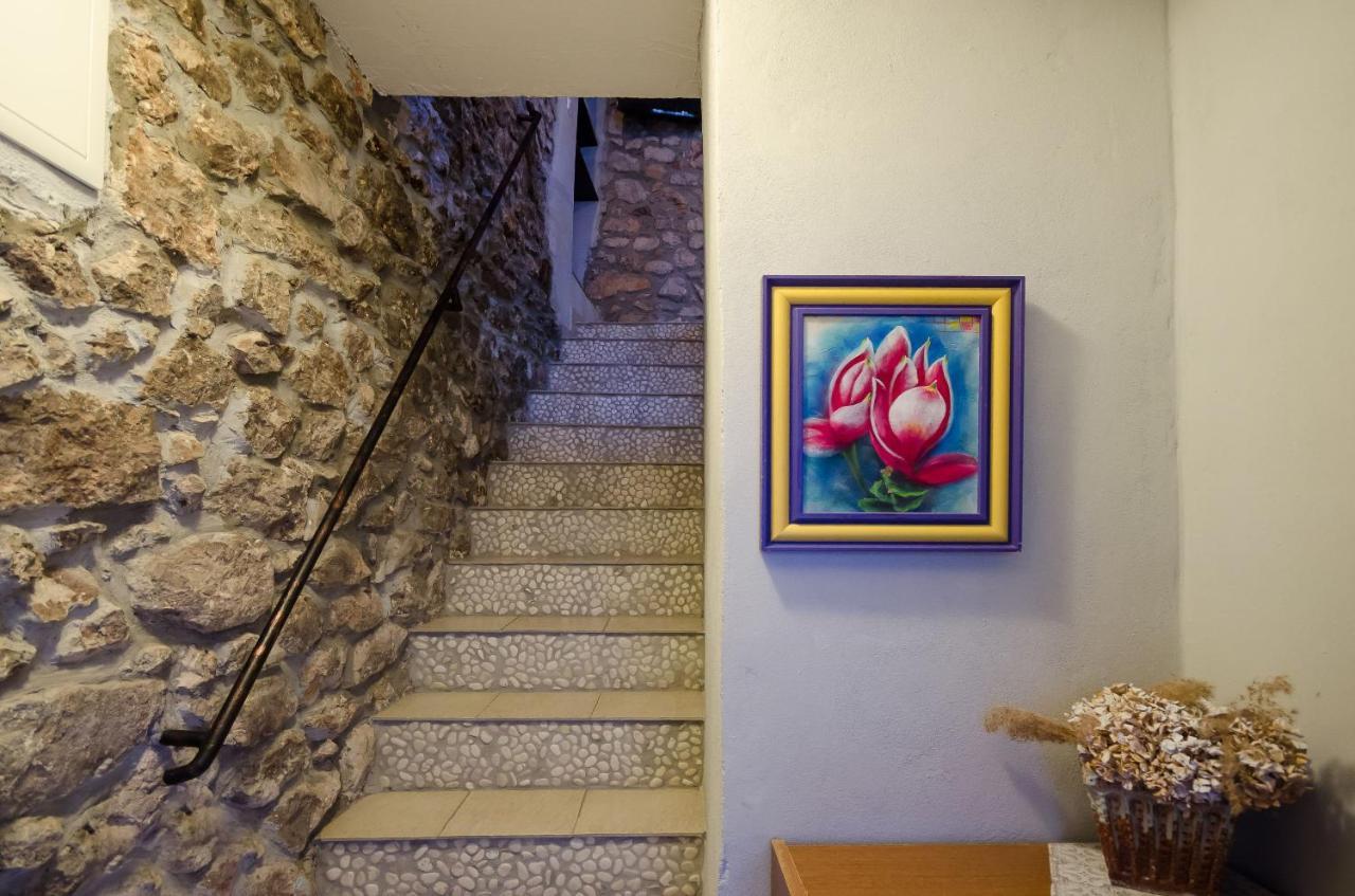 Under Ancient Roofs Vrbnik Apartment Екстериор снимка