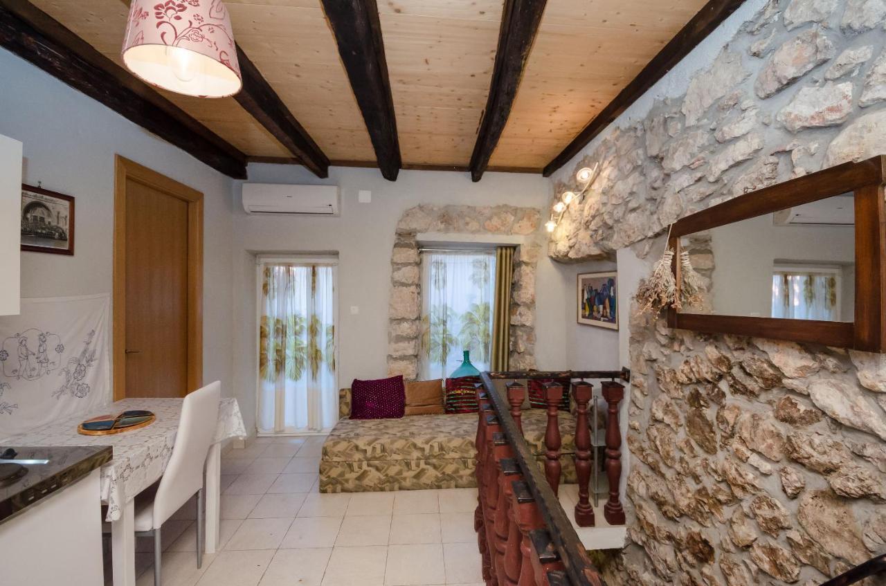Under Ancient Roofs Vrbnik Apartment Екстериор снимка